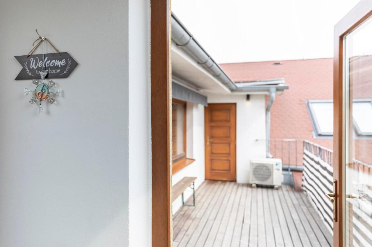 Beautiful And Romantic Penthouse With Two Terraces บราติสลาวา ภายนอก รูปภาพ